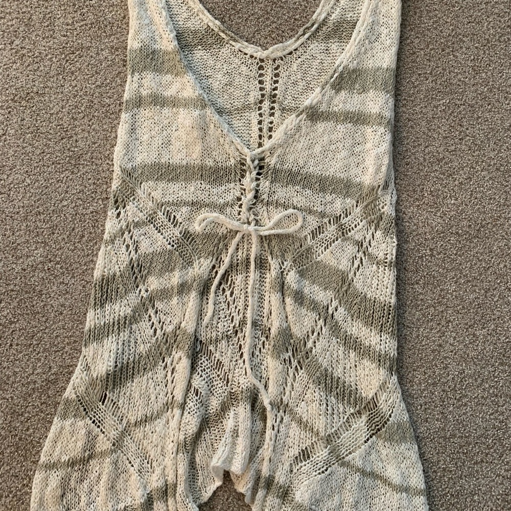 Women’s gray and white Free People sweater